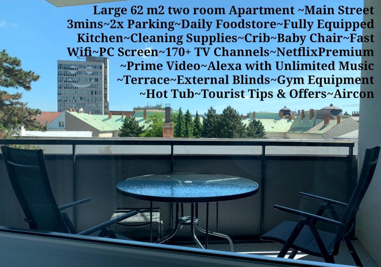 E2 Luxury Oldtown Apt - 2X Parking, Foodstore, Pcscreen, Netflix, Unlimited Music, Crib, Babychair, Fastwifi, Aircon Košice Exterior foto