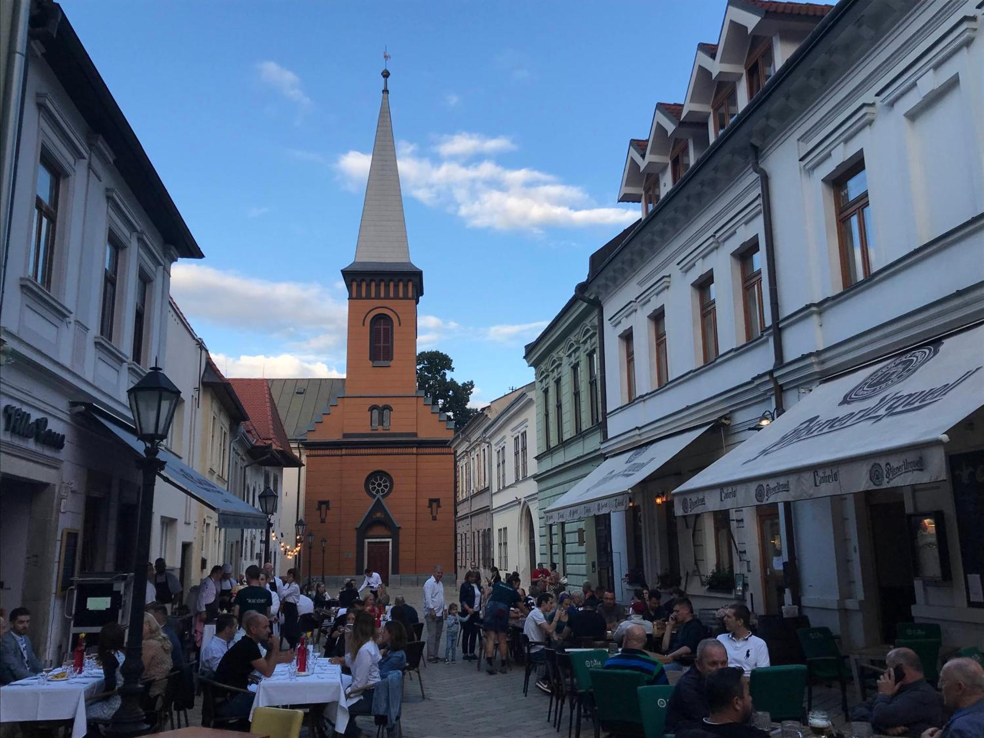 E2 Luxury Oldtown Apt - 2X Parking, Foodstore, Pcscreen, Netflix, Unlimited Music, Crib, Babychair, Fastwifi, Aircon Košice Exterior foto